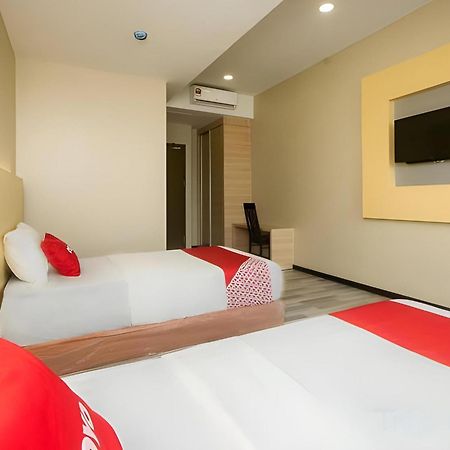 Super Oyo 976 Dragon Inn Miri Zewnętrze zdjęcie